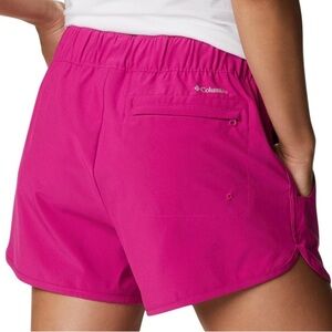 NWT Columbia Pleasant Creek Stretch Short in Wild Fuschia